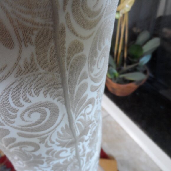 St John Beige/Ivory Textured Paisley Pattern Knit Skirt & Blouse Suit Size S - Picture 9 of 16